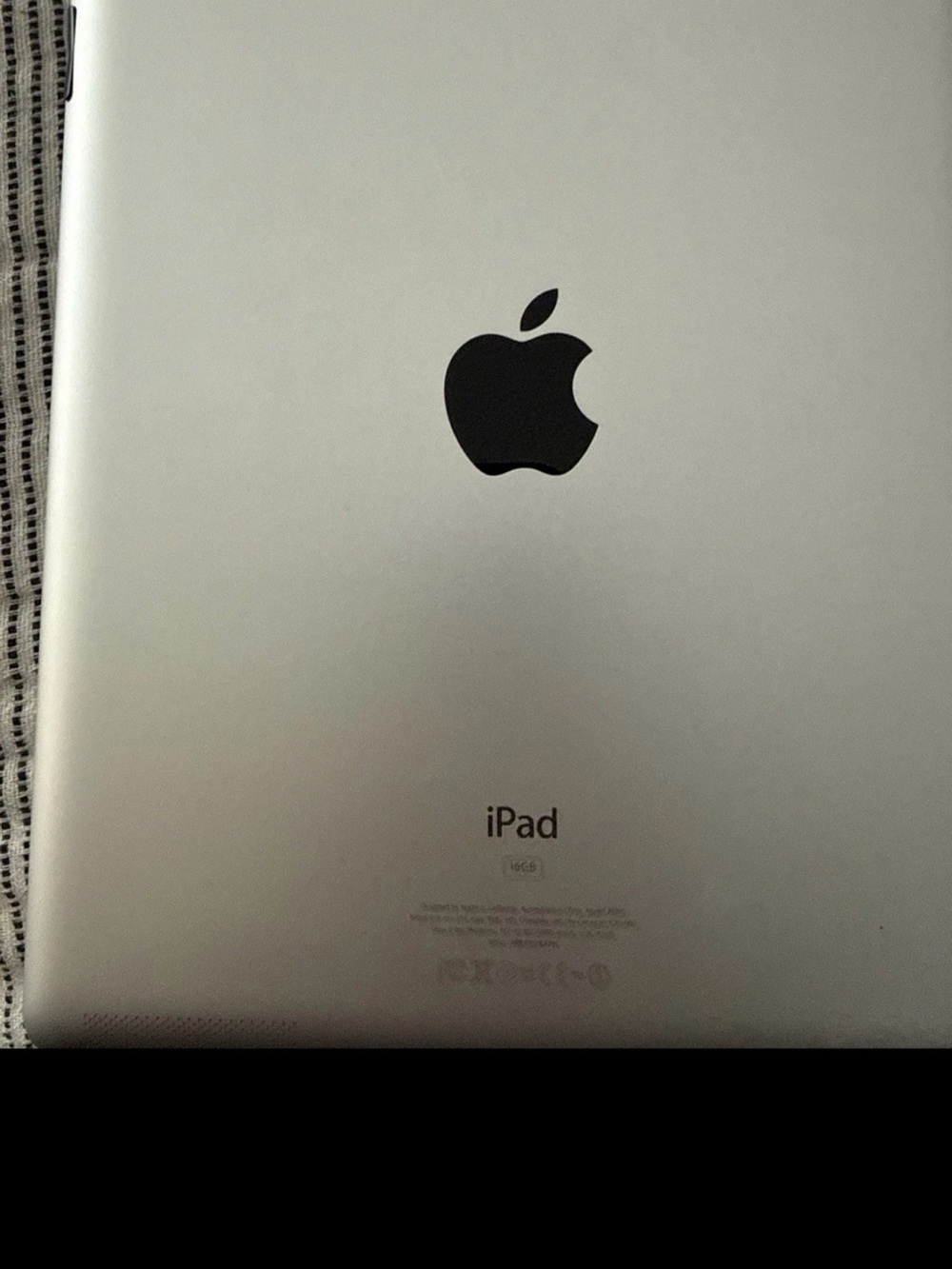 Apple iPad 2 in Silver - Sleek Tablet